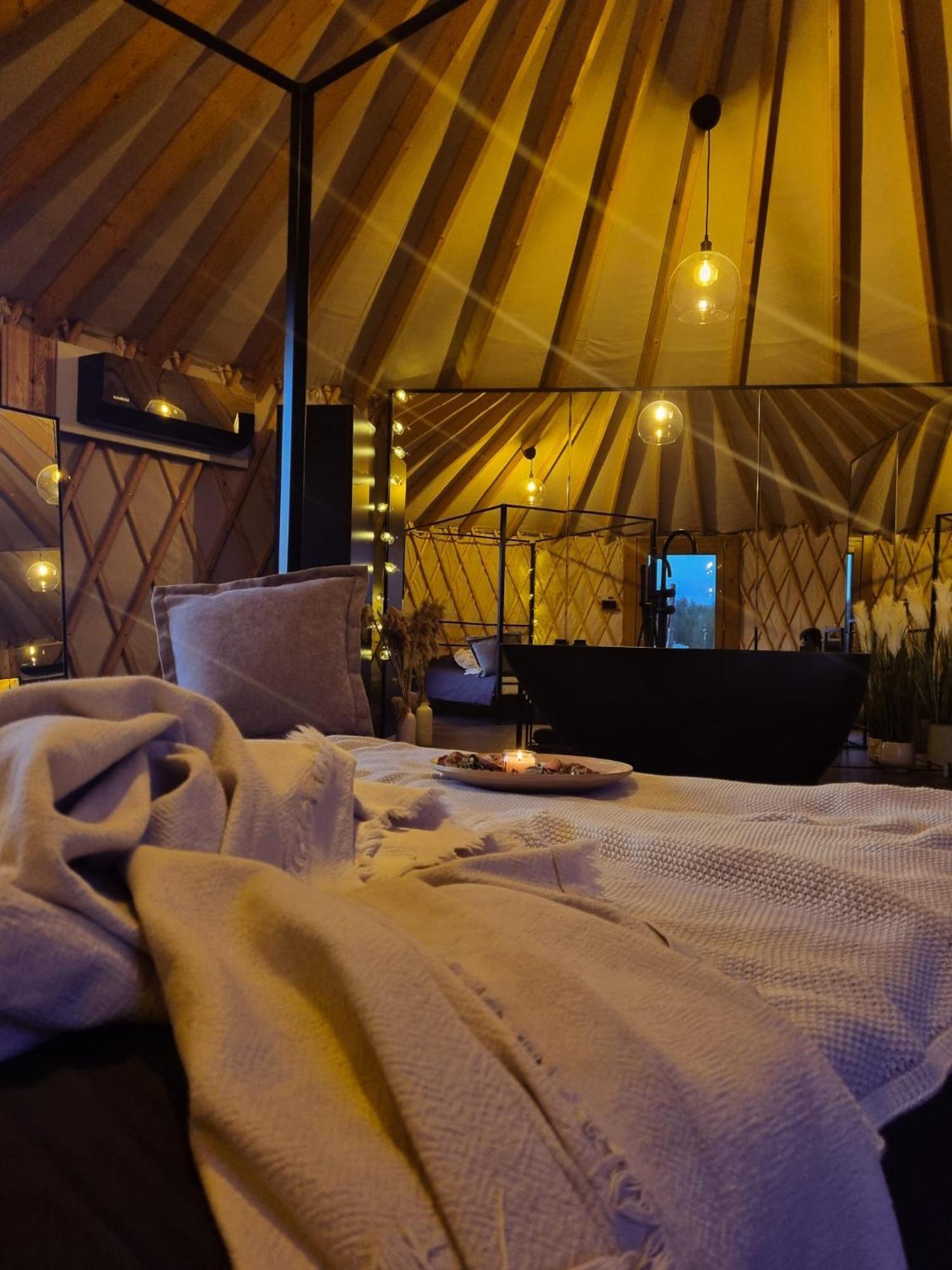 Jurty Glamping Hotel Gostynin Exterior photo